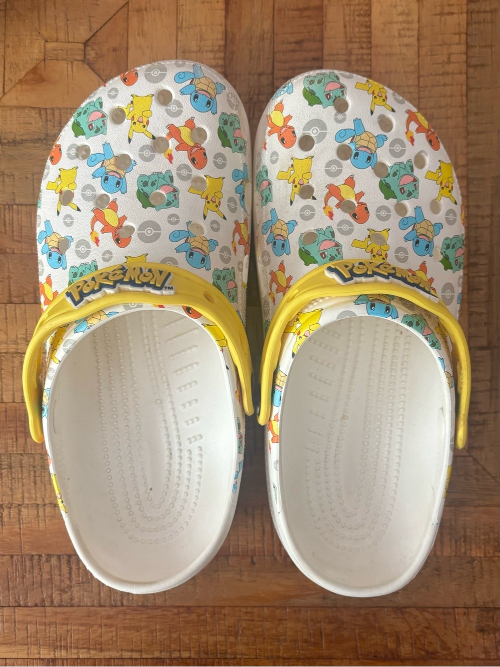Crocs Men’s 6/Women’s 8, classic Pokémon, EUC - Picture 1 of 7